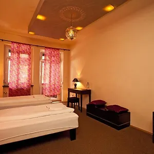  Hostel Oriental House